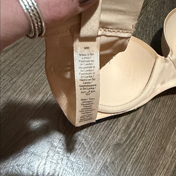 Skims ultimate push up strapless bra 38B - Picture 3 of 4